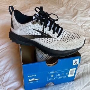 Brooks- Revel 4 Womens size 8 Running shoes